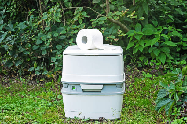 Best Portable restroom trailer rental  in Vamo, FL